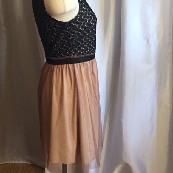 Sleeveless dress by SPEECHLESS lace top, tule skrt - Picture 9 of 15